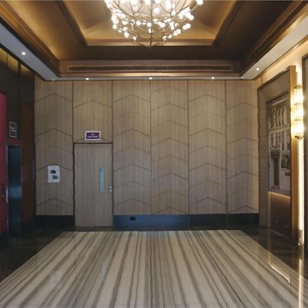 Aqueen Prestige Hotel Lavender Singapore Bagian luar foto