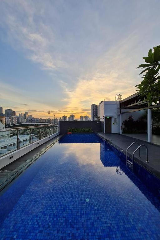 Aqueen Prestige Hotel Lavender Singapore Bagian luar foto