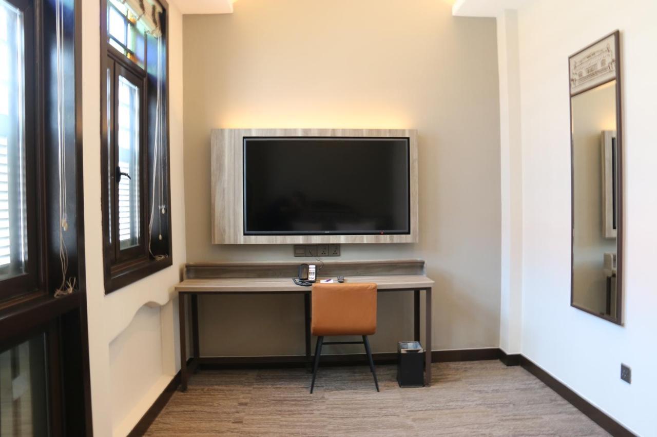 Aqueen Prestige Hotel Lavender Singapore Bagian luar foto