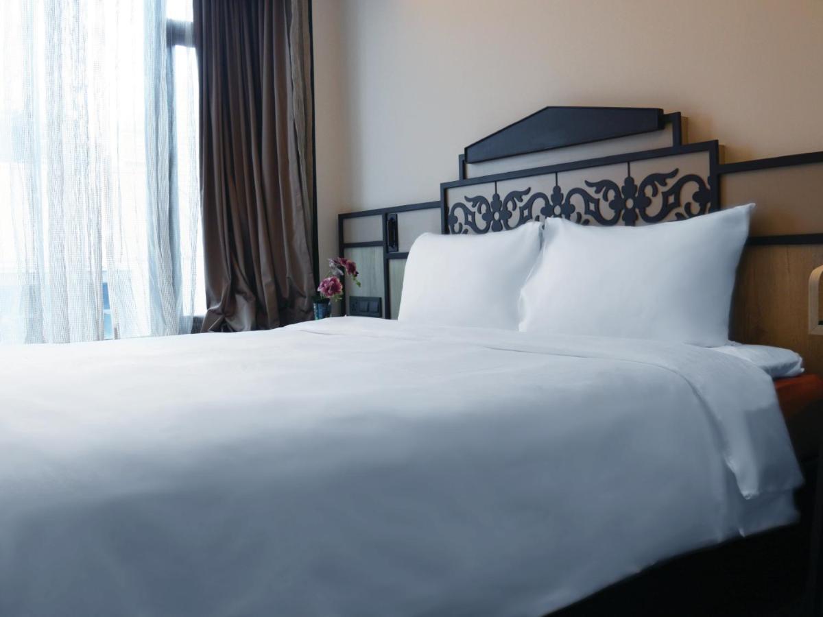 Aqueen Prestige Hotel Lavender Singapore Bagian luar foto