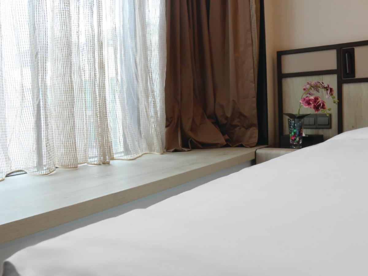 Aqueen Prestige Hotel Lavender Singapore Bagian luar foto