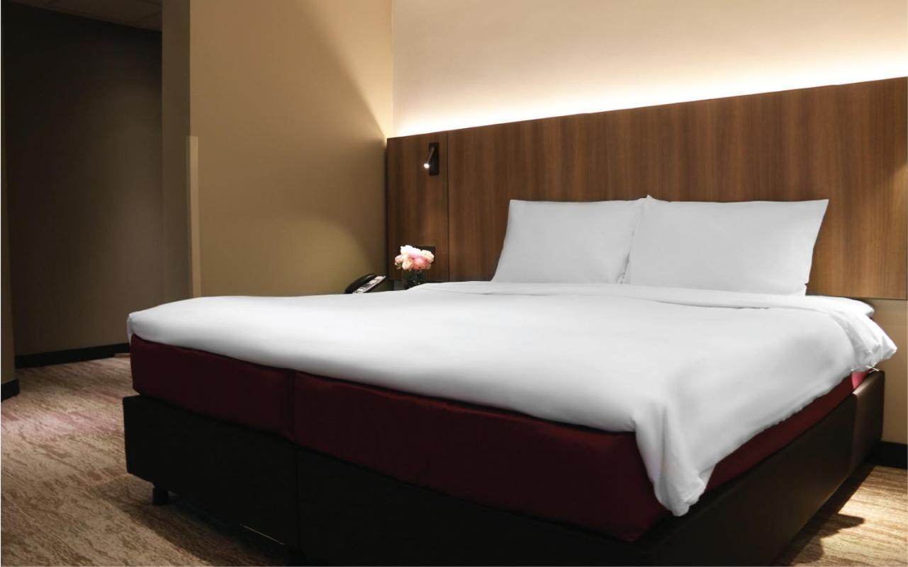 Aqueen Prestige Hotel Lavender Singapore Bagian luar foto
