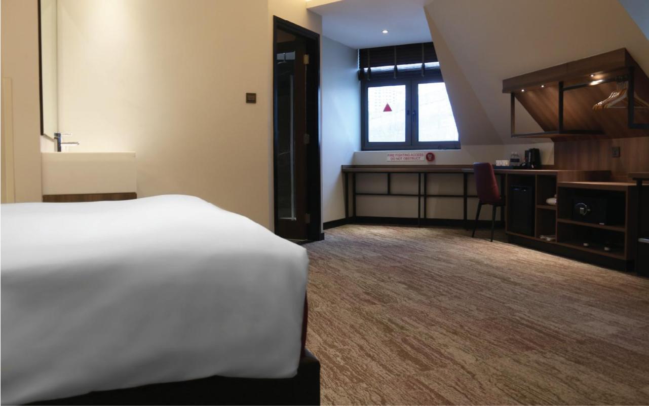 Aqueen Prestige Hotel Lavender Singapore Bagian luar foto