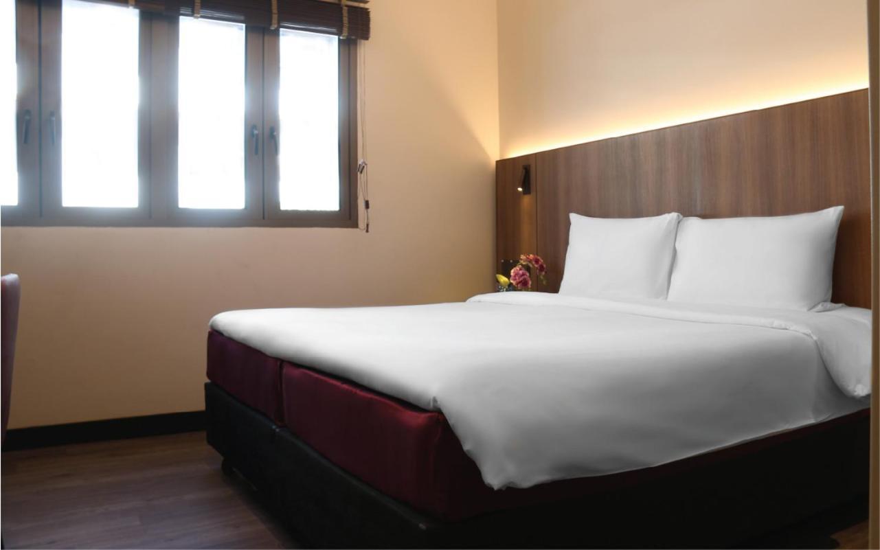 Aqueen Prestige Hotel Lavender Singapore Bagian luar foto