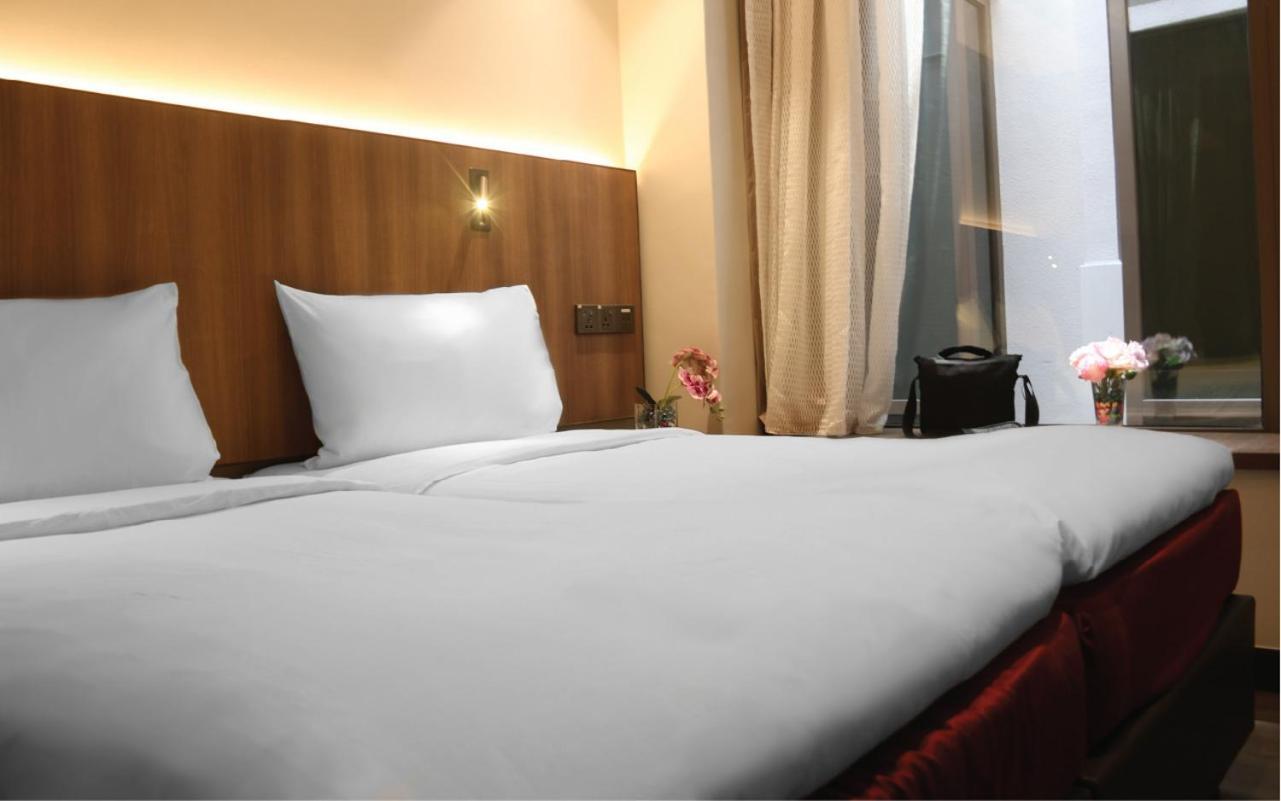 Aqueen Prestige Hotel Lavender Singapore Bagian luar foto