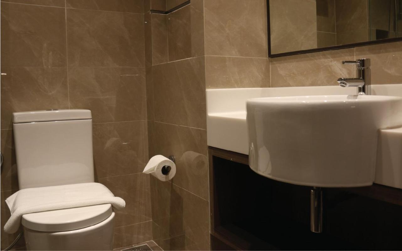 Aqueen Prestige Hotel Lavender Singapore Bagian luar foto