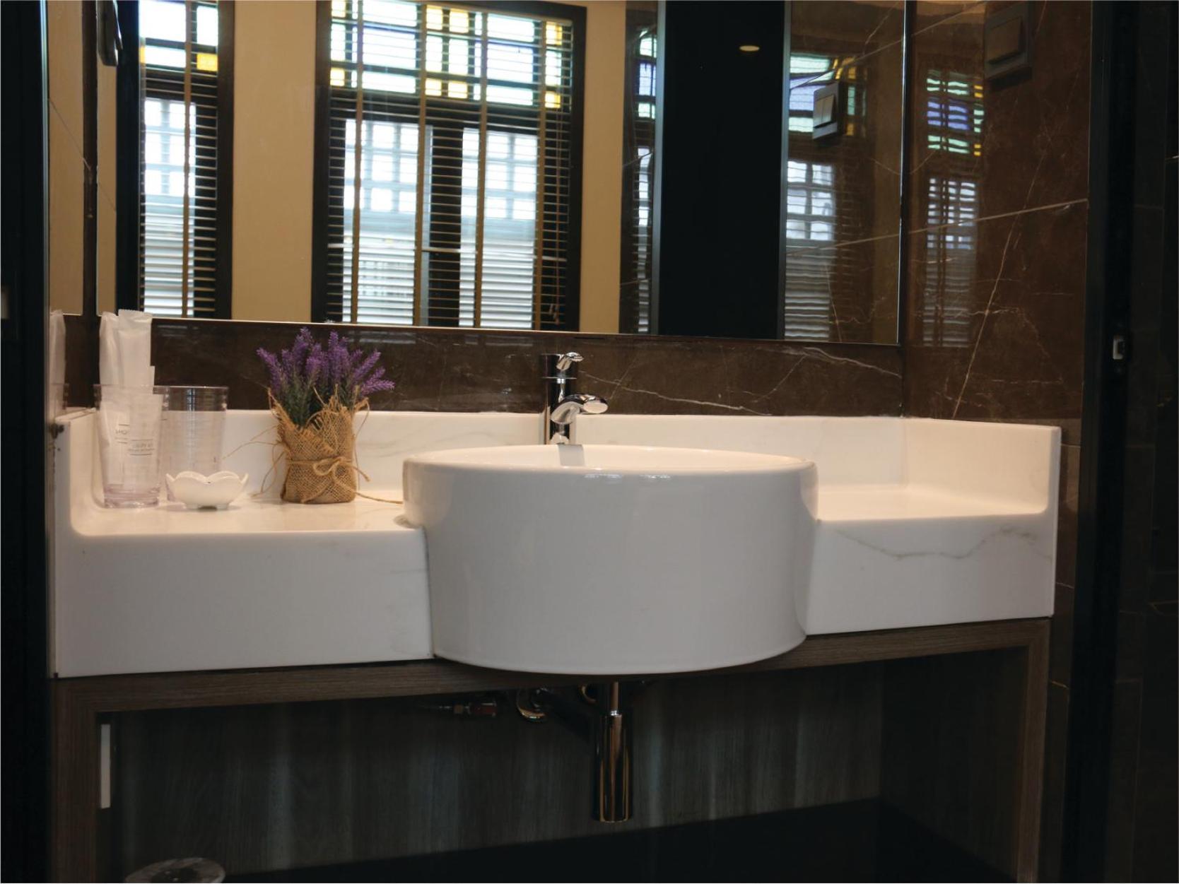 Aqueen Prestige Hotel Lavender Singapore Bagian luar foto